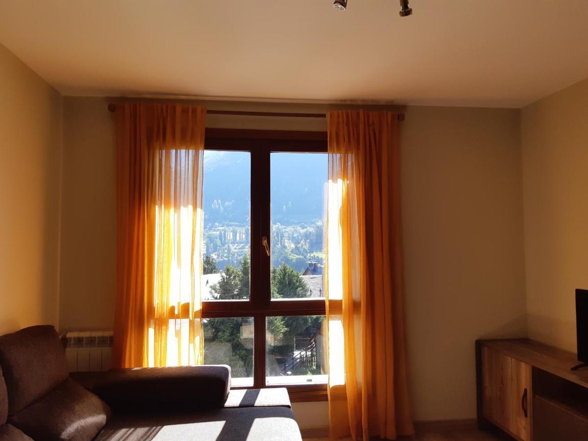 Apartamento Familiar Con Vistas Y Garage La Portiecha Lägenhet Sallent de Gállego Exteriör bild